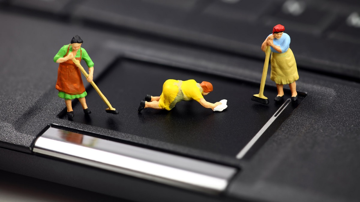 5 трикови за чистење на вашиот лаптоп и однадвор и однатре