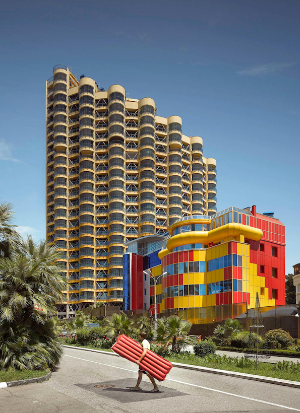 Надреални фотографии од постсоветската архитектура