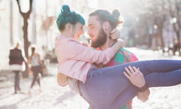 8-те фази низ кои ќе поминете пред да сфатите дека сте со вистинскиот