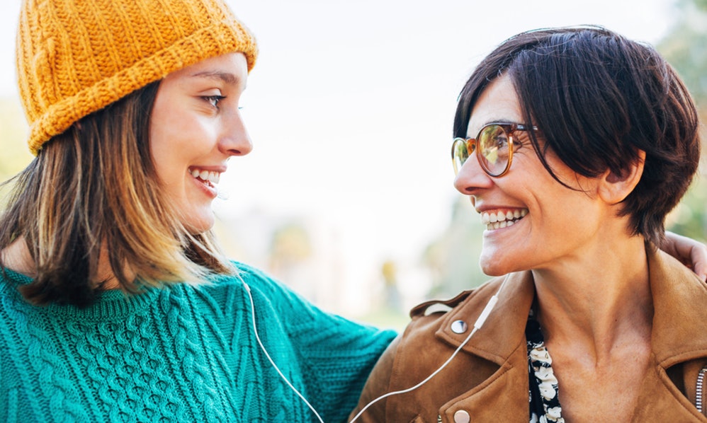 Совети од 8 мајки: Како да бидете добра девојка во 20-тите?