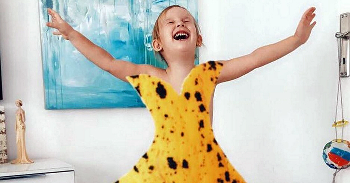 Ова слатко 4-годишно девојче облечено во фустани од храна, ќе ви го направи денот!