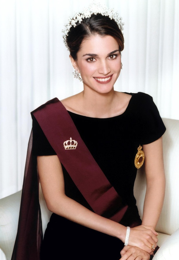 14 неверојатни кралски тијари и приказните зад нив