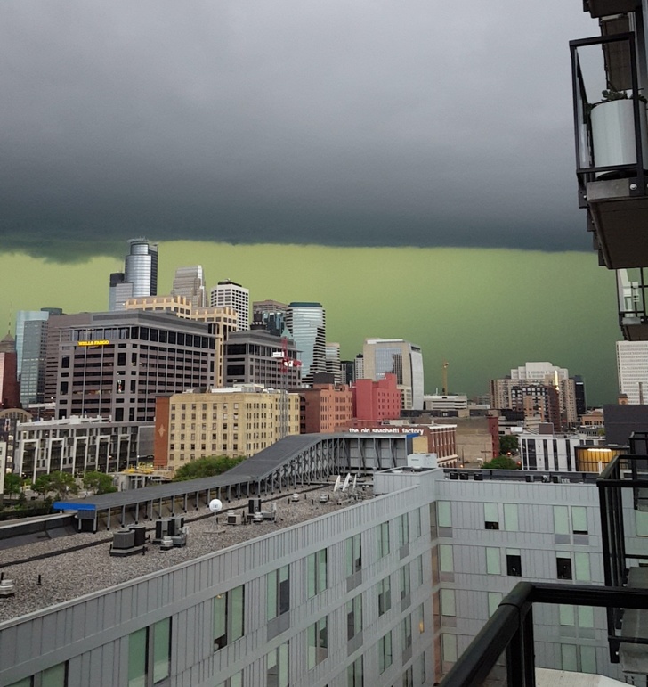 Фотографии што покажуваат колку сме беспомошни кога сме соочени со силата на природата
