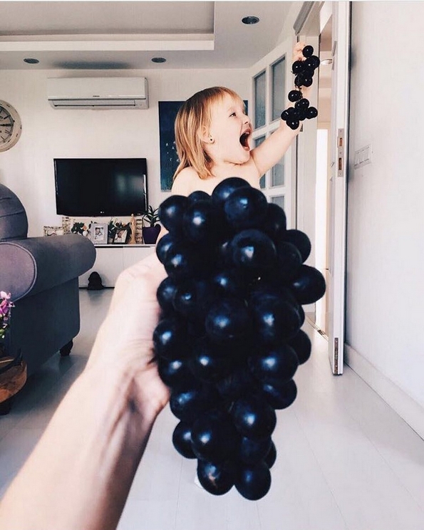 Ова слатко 4-годишно девојче облечено во фустани од храна, ќе ви го направи денот!