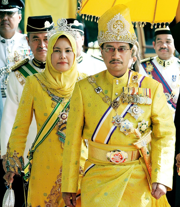 14 неверојатни кралски тијари и приказните зад нив