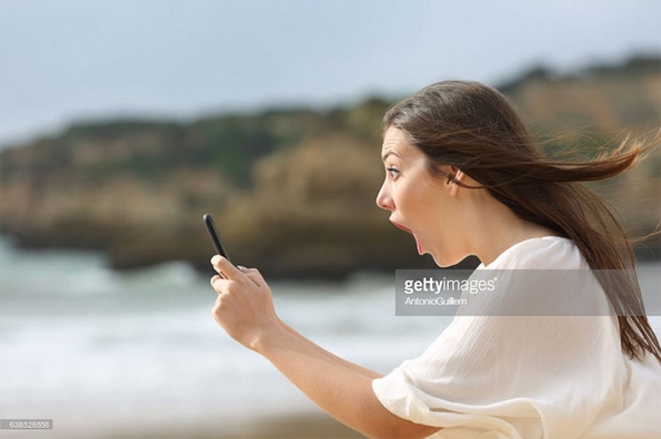 Смешни фотографии: Зошто оваа девојка се шокира од сè што гледа пред себе? 