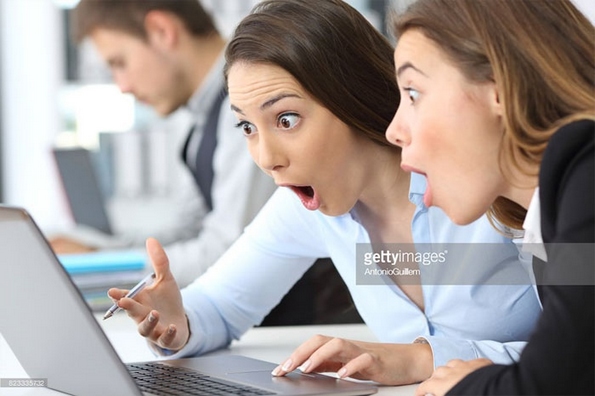 Смешни фотографии: Зошто оваа девојка се шокира од сè што гледа пред себе? 