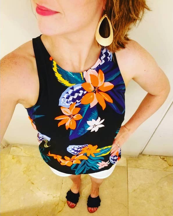 Тропски принт: Одлични начини да го носите во текот на најтоплите месеци од годината