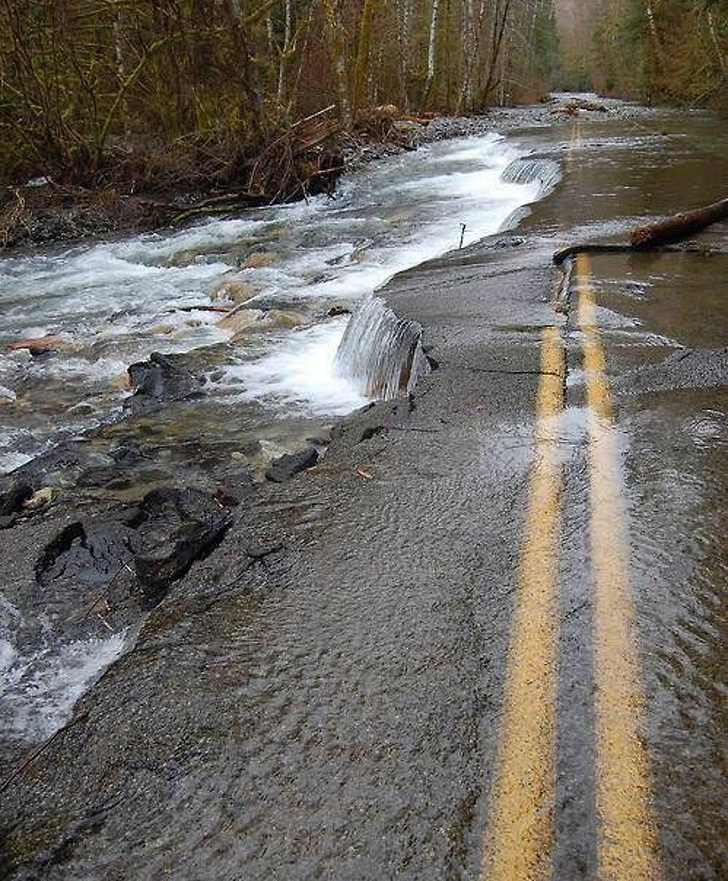Фотографии што покажуваат колку сме беспомошни кога сме соочени со силата на природата