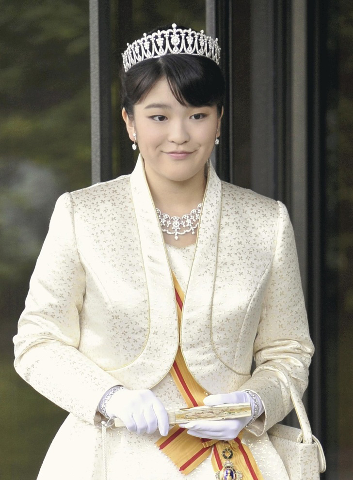 14 неверојатни кралски тијари и приказните зад нив