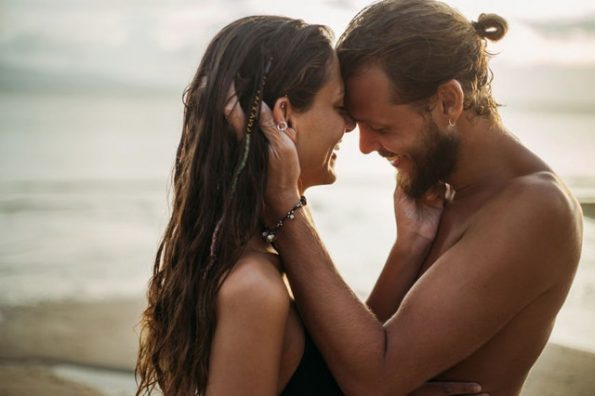 Зошто вљубувањето во лето e поразлично од вљубувањето во која било друга сезона?