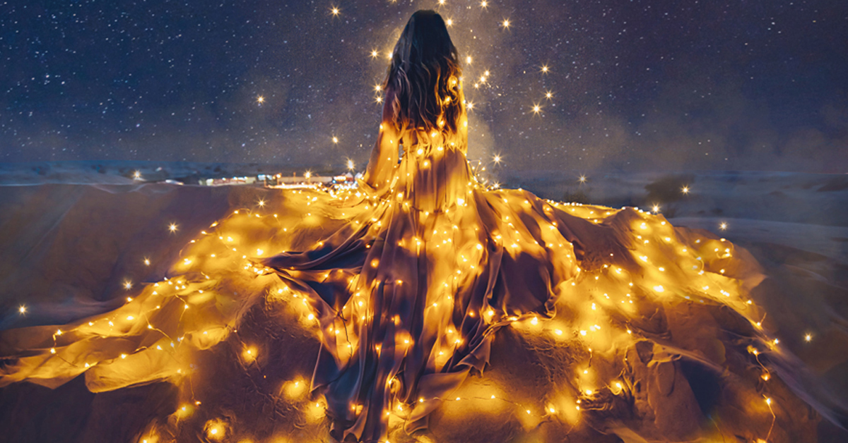 Феноменални фотографии од девојки облечени во маркантни фустани на познати светски локации