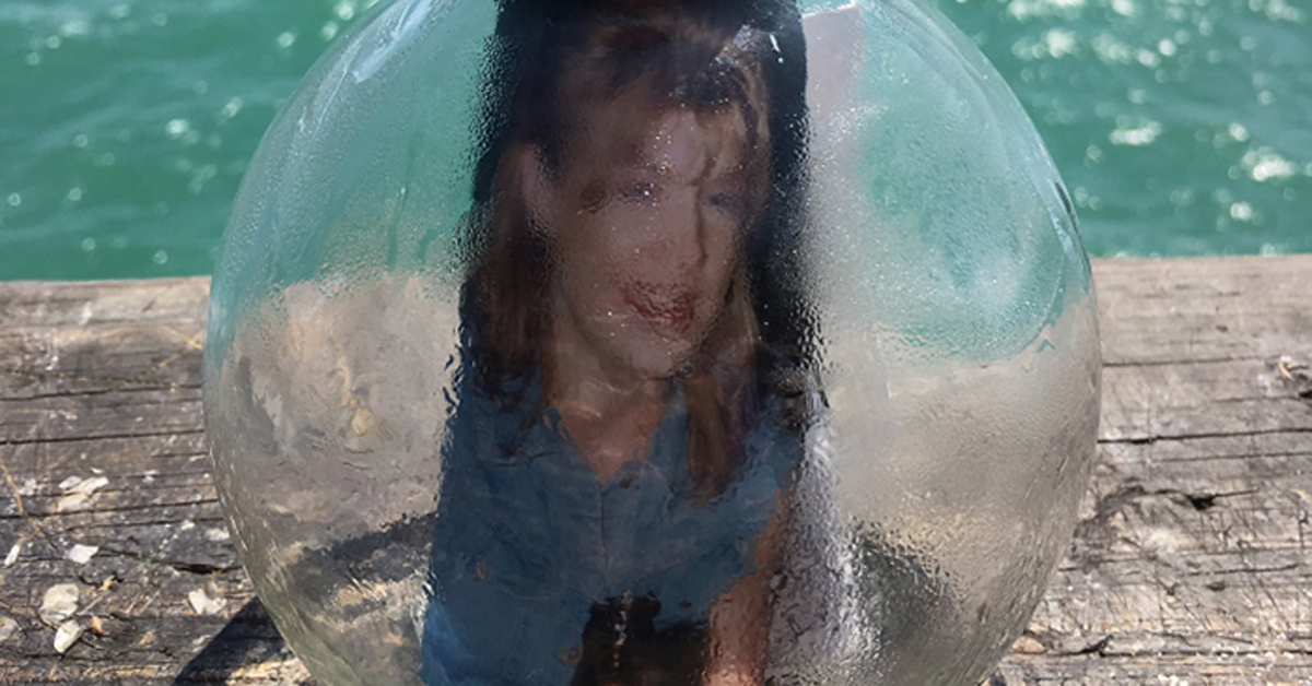 По смртта на мајка им, децата фрлиле порака во шише во океанот и после 2 години добиле неочекуван одговор