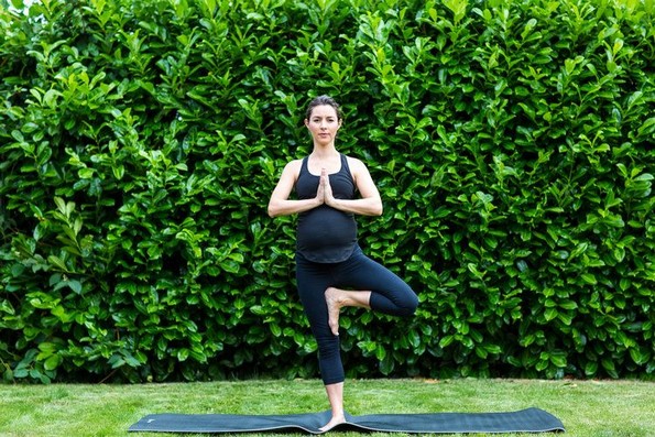 Одлични јога вежби за последниот триместар од бременоста