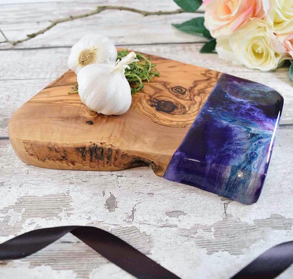 Донесете ја плажата во вашата кујна со помош на овие прекрасни даски за сечење од дрво и смола