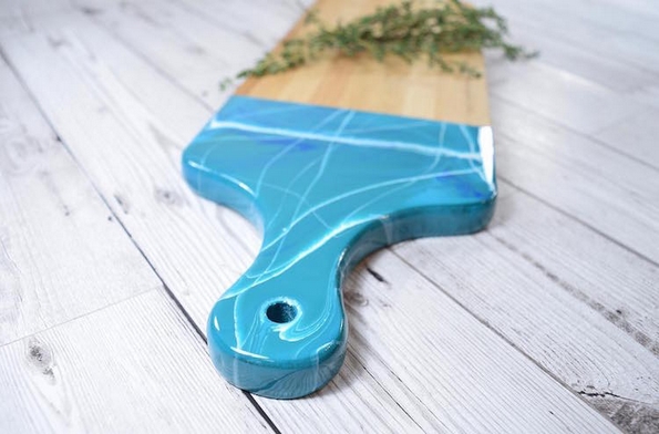 Донесете ја плажата во вашата кујна со помош на овие прекрасни даски за сечење од дрво и смола