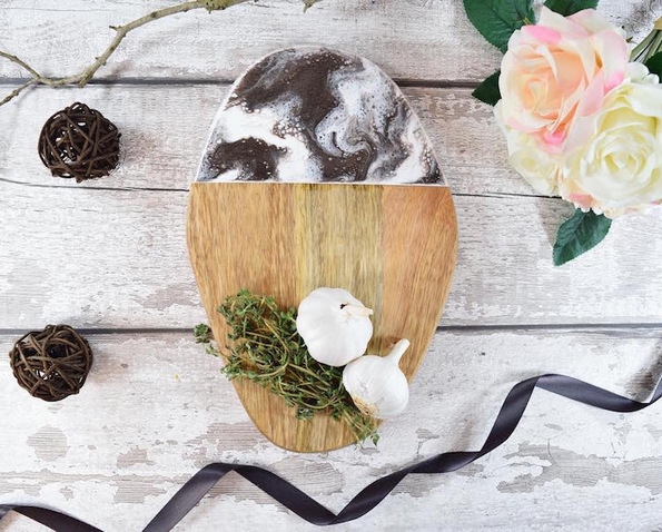 Донесете ја плажата во вашата кујна со помош на овие прекрасни даски за сечење од дрво и смола