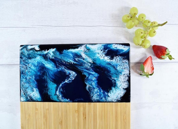 Донесете ја плажата во вашата кујна со помош на овие прекрасни даски за сечење од дрво и смола