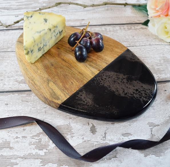 Донесете ја плажата во вашата кујна со помош на овие прекрасни даски за сечење од дрво и смола