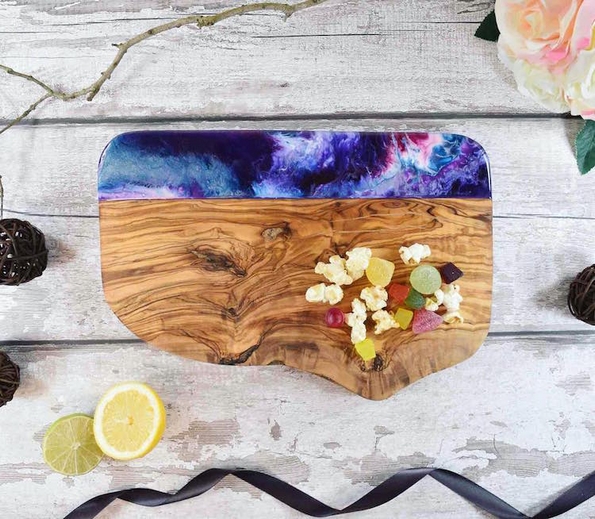 Донесете ја плажата во вашата кујна со помош на овие прекрасни даски за сечење од дрво и смола