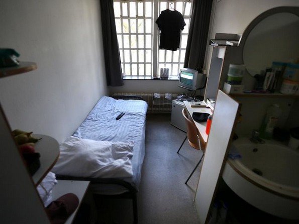 Како изгледаат затворските ќелии ширум светот?