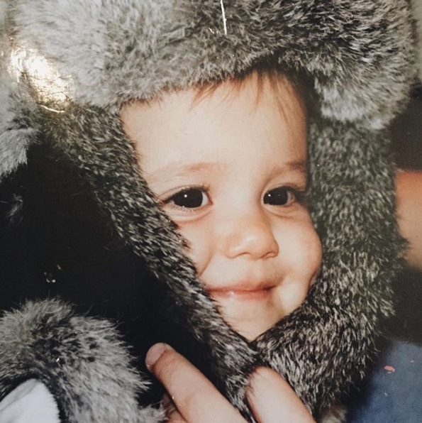 Можете ли да ја погодите познатата ѕвезда што се крие зад секоја од овие бебешки фотографии?