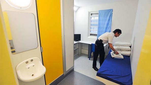 Како изгледаат затворските ќелии ширум светот?