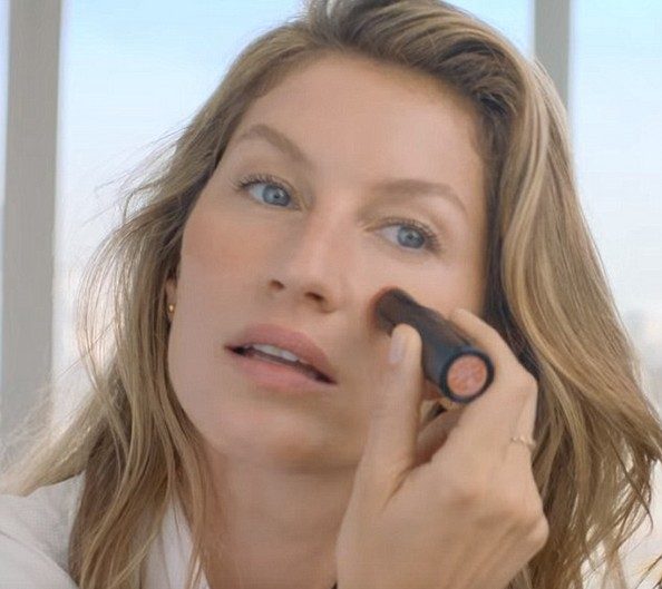 Модели споделуваат трикови за убавина коишто им помагаат да изгледаат беспрекорно во секоја ситуација