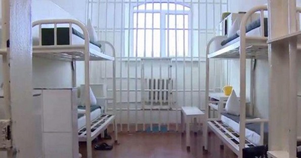 Како изгледаат затворските ќелии ширум светот?