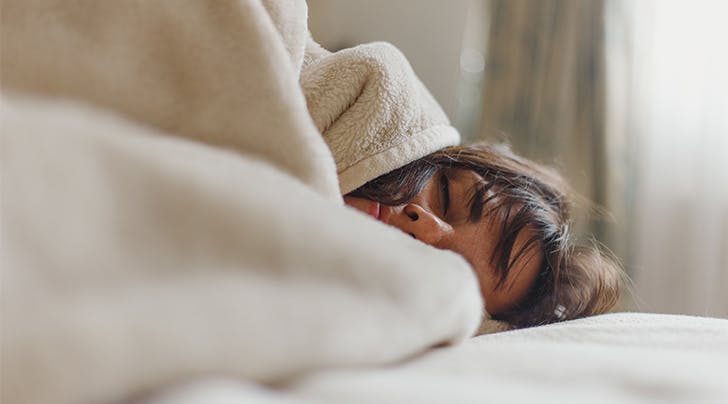 Како да заспиете брзо кога не можете да престанете да се превртувате?