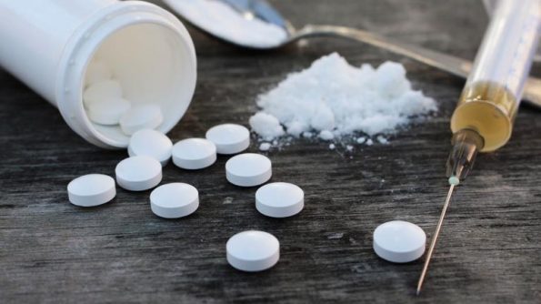 Која е поврзаноста помеѓу депресијата и зависноста?