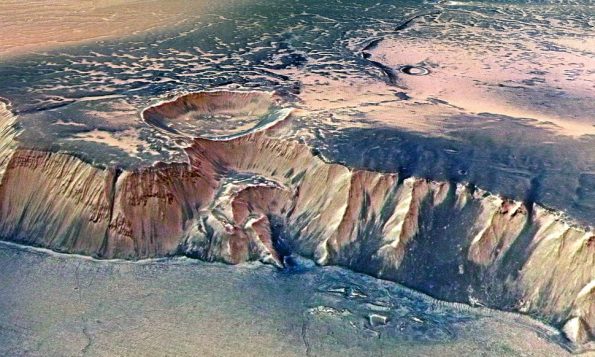 Научниците пронашле езеро со течна вода на Марс