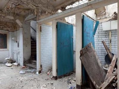 Англиска архитектка претворила напуштен јавен тоалет во фантастичен дом за кој сите сонуваме