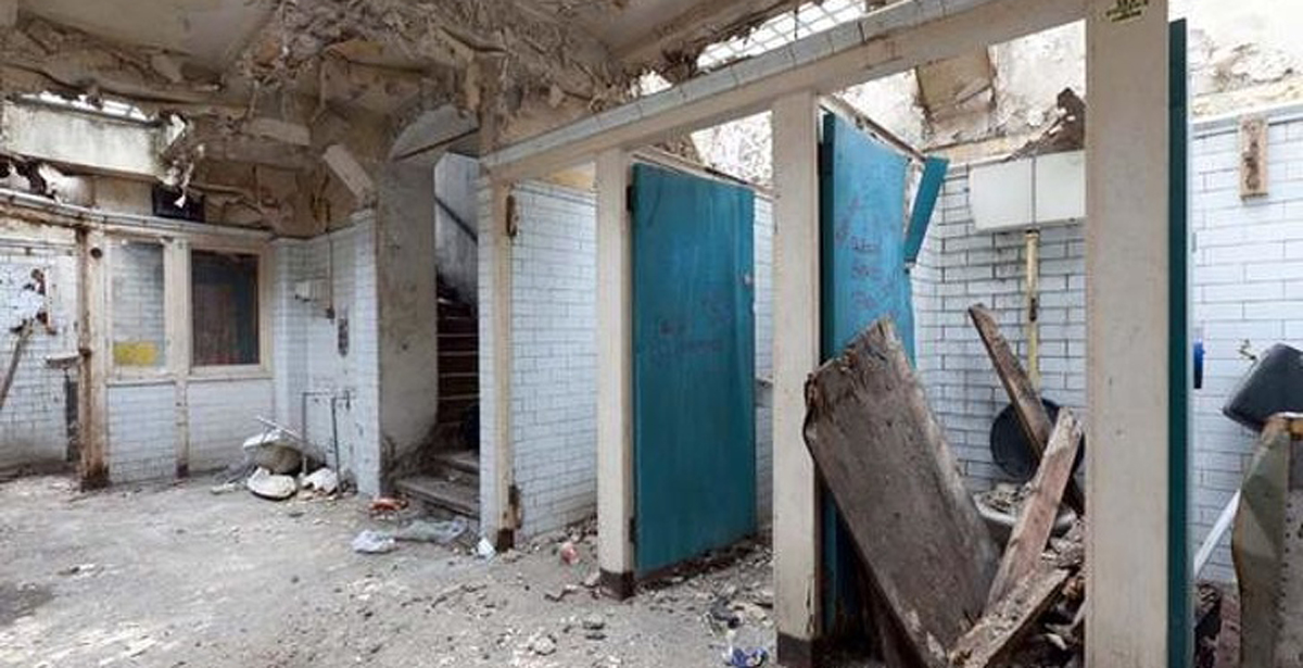 Англиска архитектка претворила напуштен јавен тоалет во фантастичен дом за кој сите сонуваме