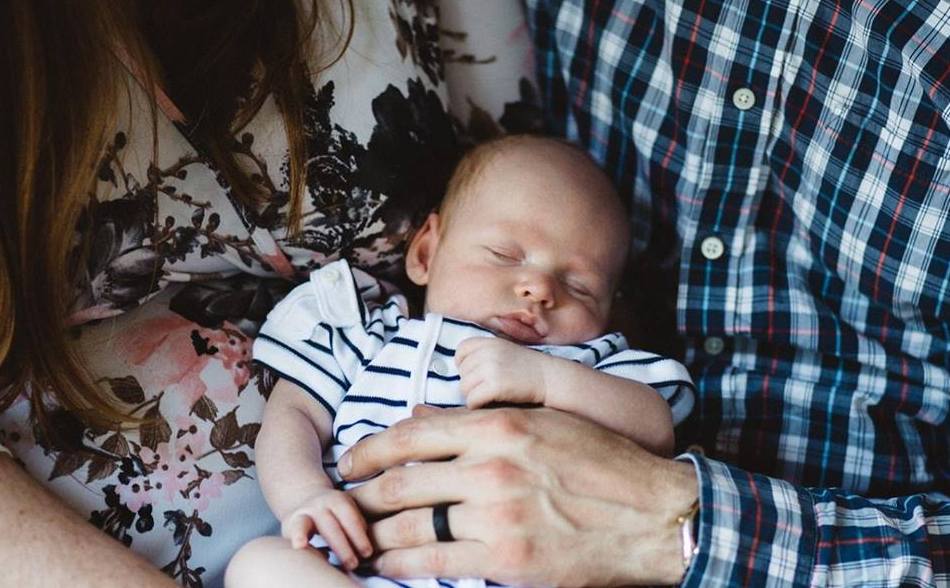 Мајка објаснува како „досадната“ текст-порака што му ја испратила на сопругот, му го спасила животот на нивното бебе во сообраќајна незгода