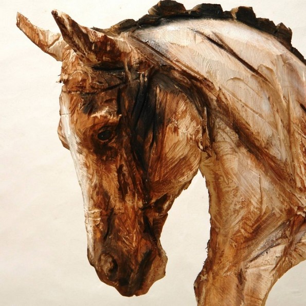 Уметник користи моторна пила и создава неверојатни скулптури