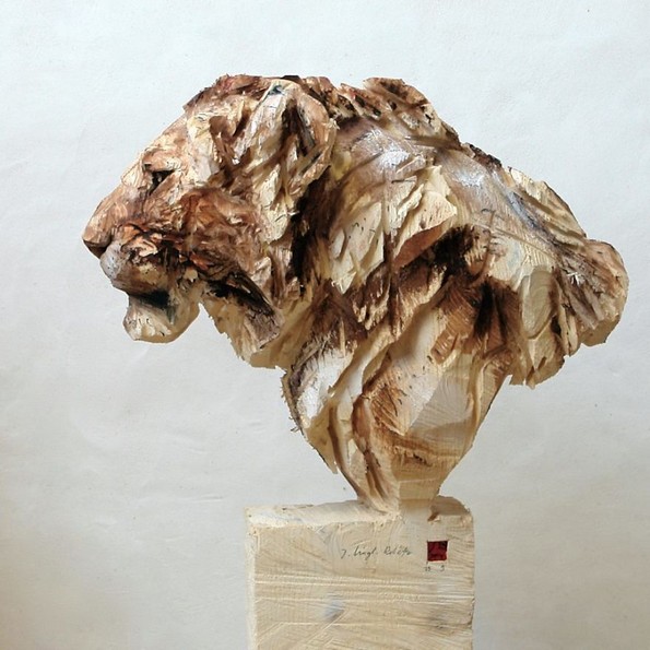 Уметник користи моторна пила и создава неверојатни скулптури