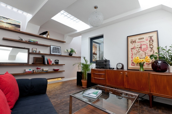 Англиска архитектка претворила напуштен јавен тоалет во фантастичен дом за кој сите сонуваме