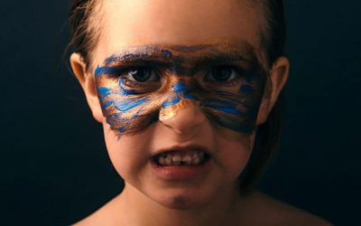 Какво влијание има „зјапањето“ во телефоните од страна на родителите врз нивните деца?