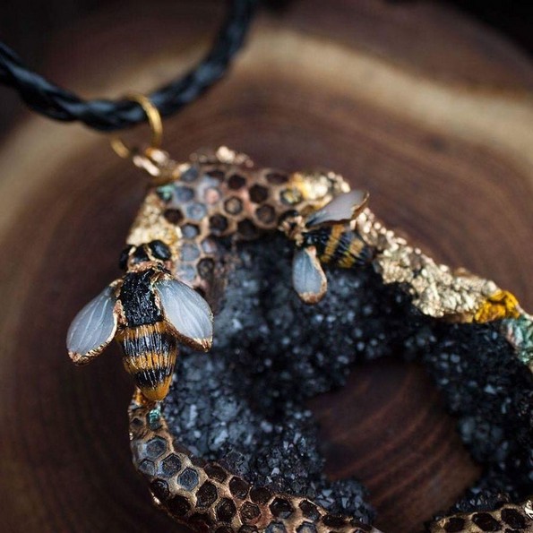 Неверојатен накит што крие мистерии од други светови