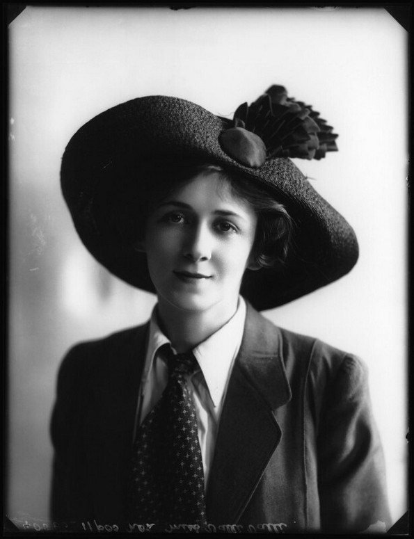 100-годишни фотографии од најубавите жени од минатиот век