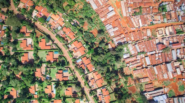 Фотограф користи дрон за ја покаже нееднаквоста на начинот на живеење низ целиот свет