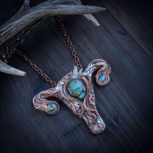 Неверојатен накит што крие мистерии од други светови