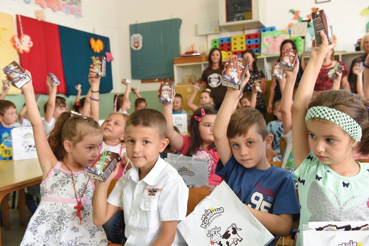 Традицијата со Моја Кравица продолжува: Бимилк повторно ги изненади првачињата и им посака сладок почеток на учебната година