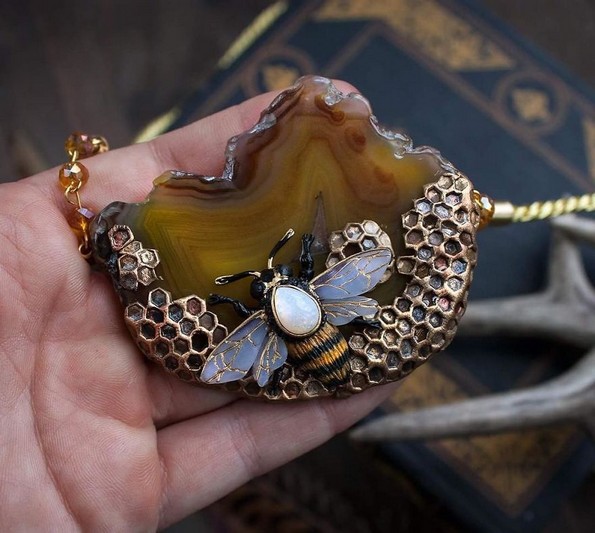 Неверојатен накит што крие мистерии од други светови