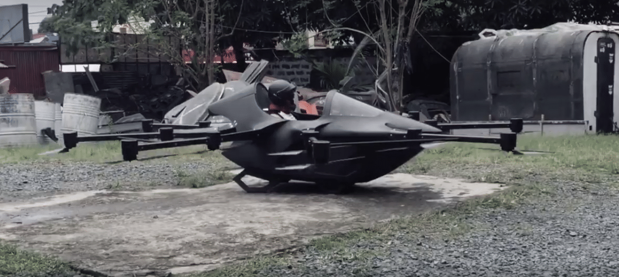 Момче направило автомобил дрон со цел да го избегне сообраќајниот метеж