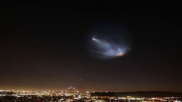 Најдобрите фотографии и видеа од лансирањето на ракетата на SpaceX над Лос Анџелес