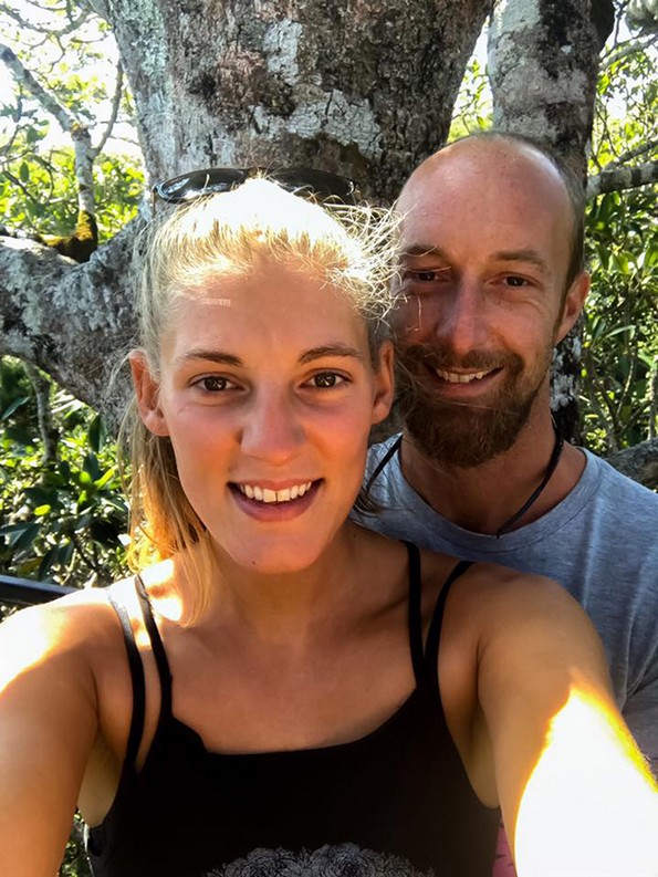 Пар претворил камион во подвижен дом што изгледа подобро од повеќето станови