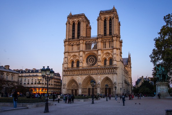 Магичната историја на гарголите на Богородичната црква во Париз