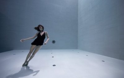 Неверојатно видео: Артистка танцува под вода цели 6 минути